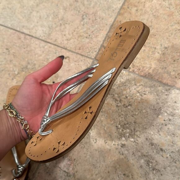 Rouge Helium Silver Sandals / Flip Flops - Picture 2 of 2